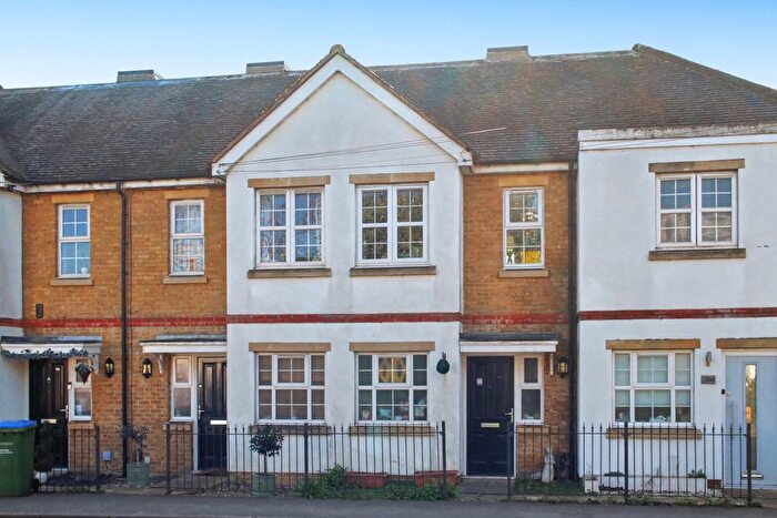 3 Bedroom Terraced House For Sale In Burwood Road, Hersham Village, KT12