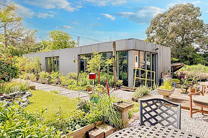 2 Bedroom Houseboat For Sale In Conyer Quay, Sittingbourne, ME9