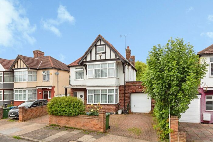 3 Bedroom Detached House For Sale In Kenton Park Road, Harrow, HA3