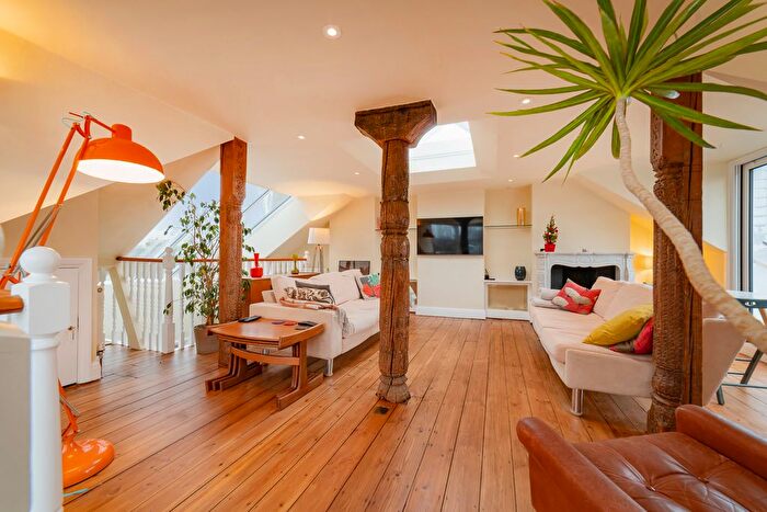 2 Bedroom Flat To Rent In Lyndhurst Road, London, NW3