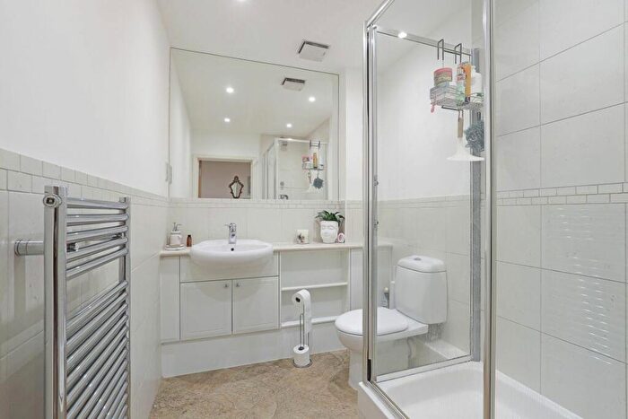 2 Bedroom Flat To Rent In Buckhurst Hill, IG9