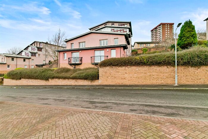 2 Bedroom Flat For Sale In Windsor Crescent, Clydebank, G81