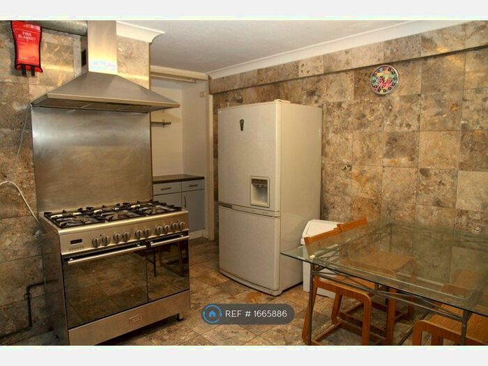 4 Bedroom Flat To Rent In Eynsford House, London, SE17