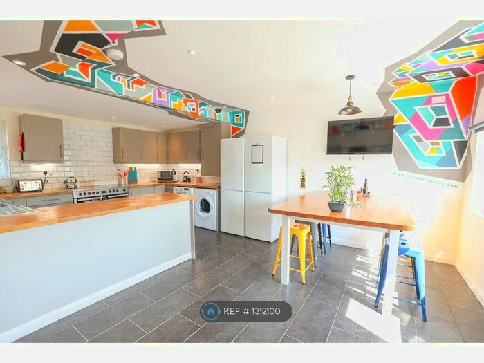 8 Bedroom Semi-Detached House To Rent In Bodiam Avenue, Brighton BN2