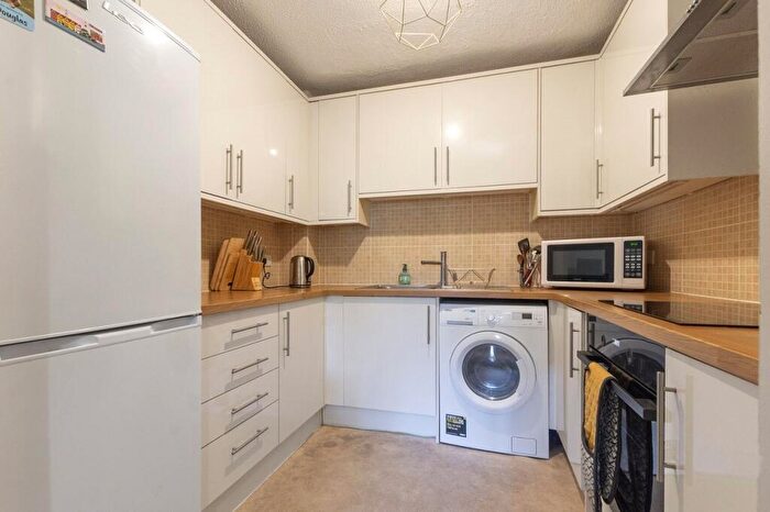 1 Bedroom Apartment For Sale In Benhill Wood Road, Sutton, SM1