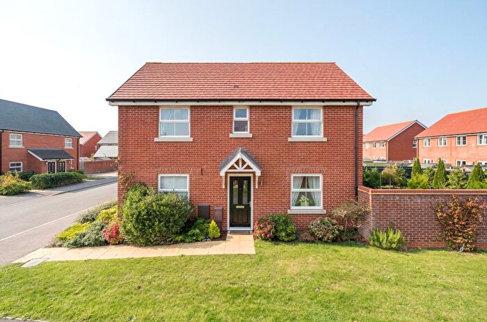 3 Bedroom Detached House For Sale In Willow Way, Bracklesham Bay, PO20
