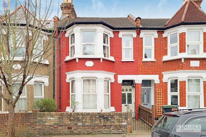 3 Bedroom Property To Rent In Kitchener Road, London, N17