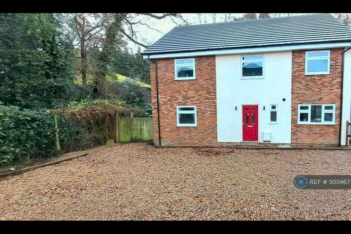 6 Bedroom Detached House To Rent In Dukes Ride, Crowthorne, RG45