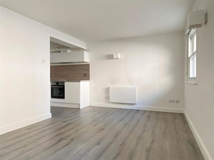 Studio To Rent In Buckingham Place - Modern Studio, BN1