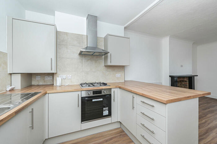 2 Bedroom Flat To Rent In Lee High Road, London, SE13