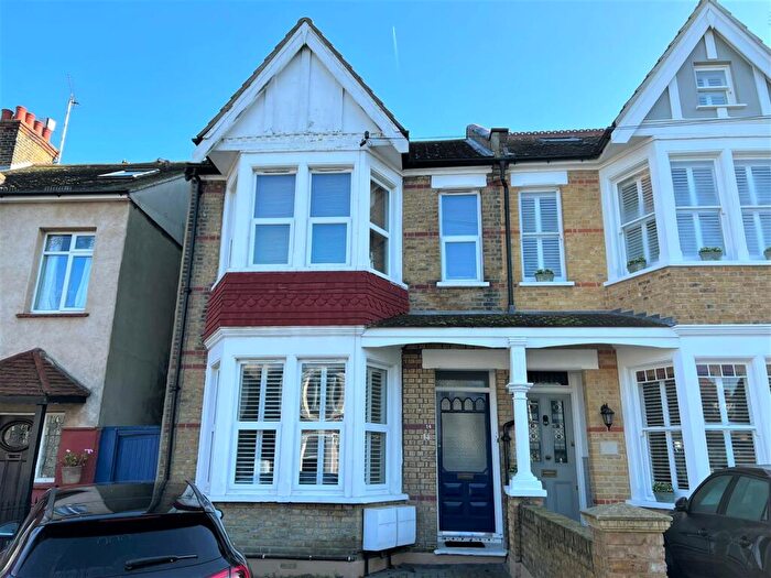 2 Bedroom Flat To Rent In Grange Road, Leigh-On-Sea, SS9