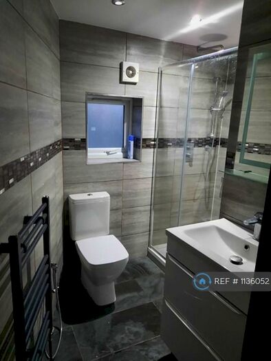 3 Bedroom Semi-Detached House To Rent In Becontree Avenue, Dagenham, RM8