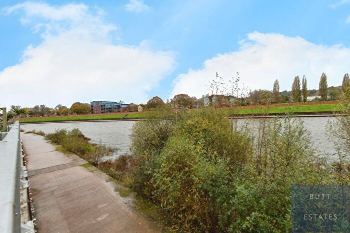 2 Bedroom Apartment For Sale In Princess Alexandra Court, Exeter, EX4