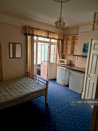 Studio To Rent In Victoria Road, Swindon, SN1