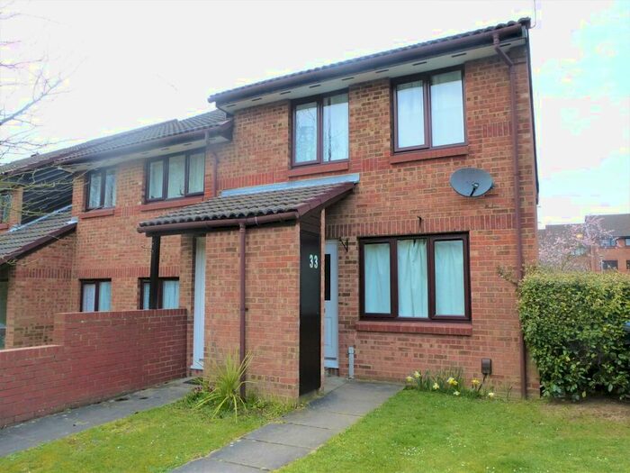 1 Bedroom Flat To Rent In Tudor Close, Hatfield, AL10