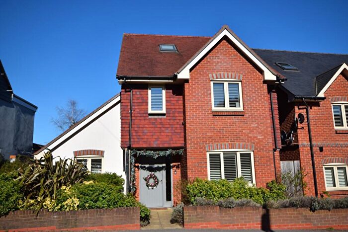 4 Bedroom Detached House For Sale In Upper Hale Road, Farnham, Surrey, GU9