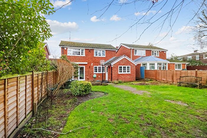4 Bedroom Link Detached House For Sale In Beechpark Way, Watford, WD17