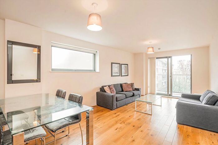 2 Bedroom Flat To Rent In Chi Building, Wapping, London, E1
