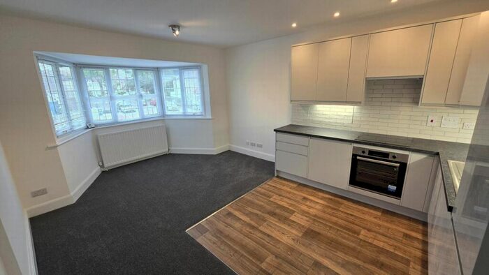 3 Bedroom Flat To Rent In Bridge Lane, Golders Green, NW11