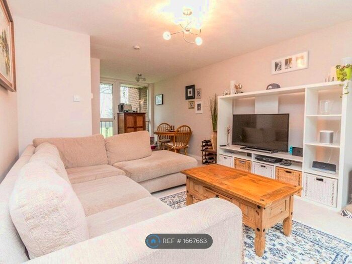 2 Bedroom Maisonette To Rent In Morton Court, Reading, RG2