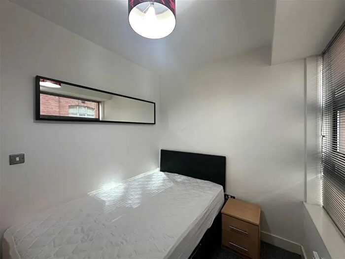 2 Bedroom Flat To Rent In Highfield Avenue, London, NW11