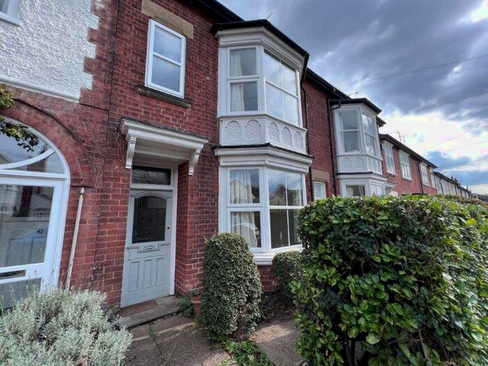 3 Bedroom Town House To Rent In Elms Road, Stoneygate, Leics, LE2
