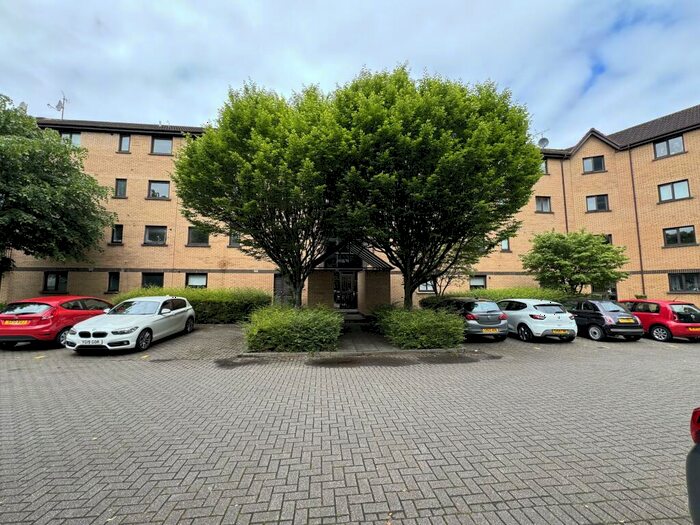 1 Bedroom Flat To Rent In Flat At Riverview Gardens, G5