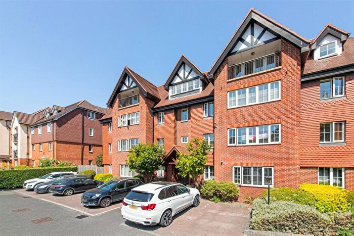 2 Bedroom Apartment For Sale In Foxley Lane, Purley, CR8