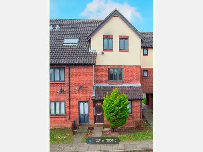 2 Bedroom Flat To Rent In Stephenson Way, Corby, NN17