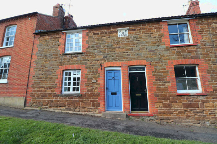2 Bedroom Cottage For Sale In High Street, Everdon, NN11