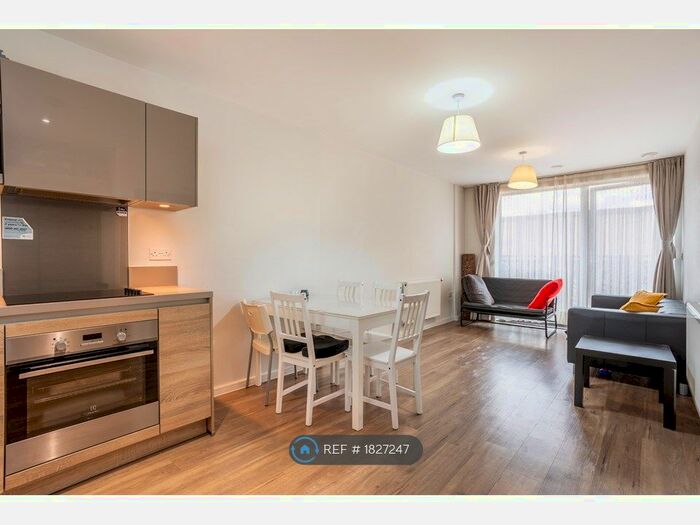 2 Bedroom Flat To Rent In Pioneer Court, London, E16