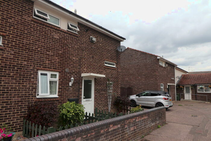 2 Bedroom House To Rent In Eversley, Basildon, SS13