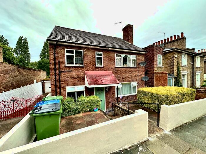 2 Bedroom Ground Maisonette To Rent In Red Lion Lane, Shooters Hill, London, SE18