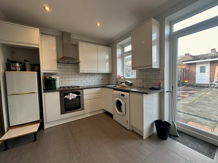 6 Bedroom Semi-Detached House To Rent In St. Georges Avenue, Southall, Greater London, UB1