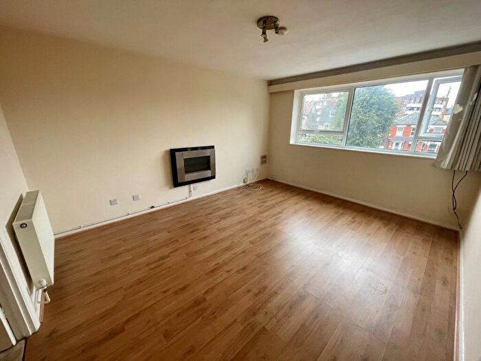 1 Bedroom Apartment To Rent In Fairlawns, Brownlow Road, London, N11