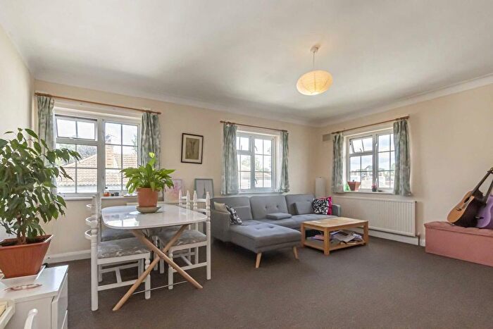 3 Bedroom Flat To Rent In Ham Street, Richmond, TW10