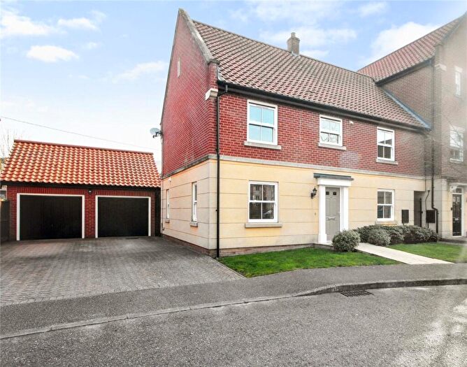 4 Bedroom Link Detached House For Sale In Trafalgar Square, Poringland, Norwich, Norfolk, NR14