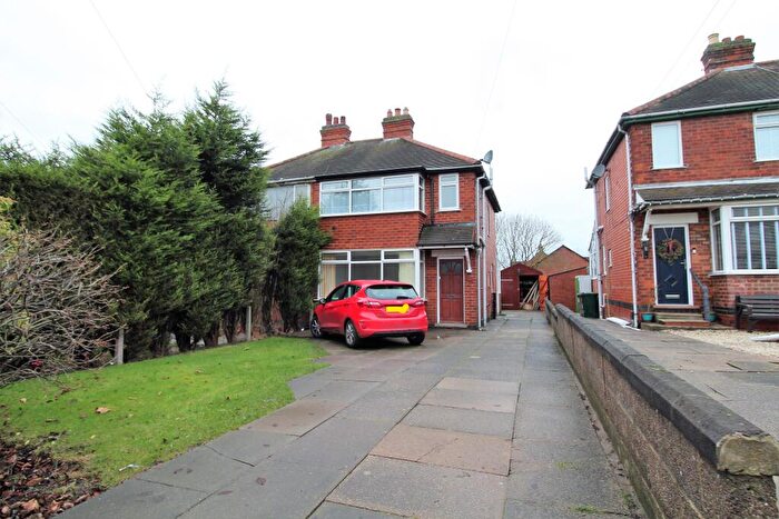 3 Bedroom Semi-Detached House To Rent In Darklands Road, Swadlincote, DE11