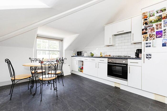 3 Bedroom Flat To Rent In Mowbray Road, Kilburn, NW6