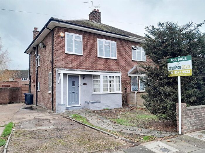 3 Bedroom Semi Detached House For Sale In Kingshill Avenue, Northolt, UB5