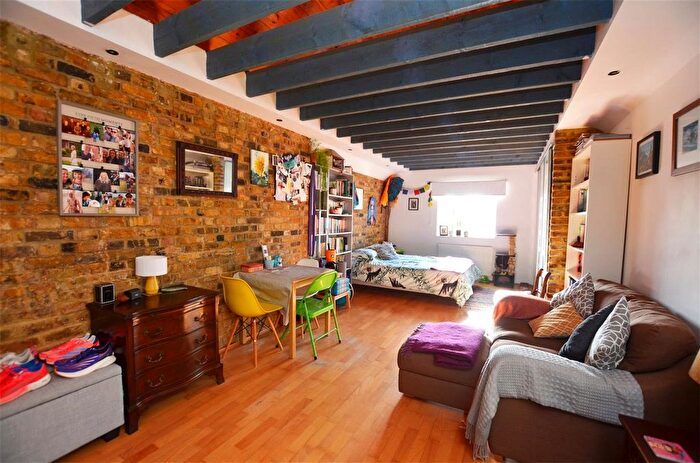 Studio To Rent In Broad Street, Teddington, TW11