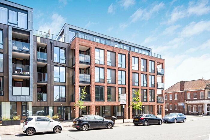 1 Bedroom Apartment For Sale In High Road, London, N12