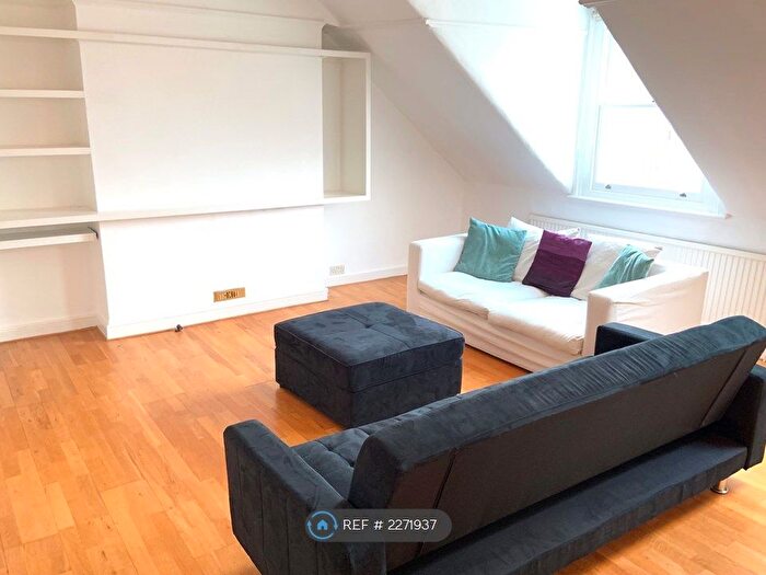2 Bedroom Flat To Rent In Erpingham Road, London, SW15