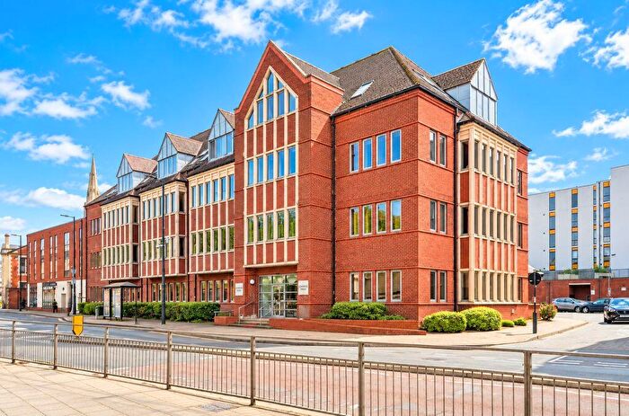 2 Bedroom Apartment For Sale In Horne Lane, Bedford, MK40