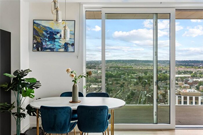 2 Bedroom Apartment For Sale In Daneland Walk, London, N17
