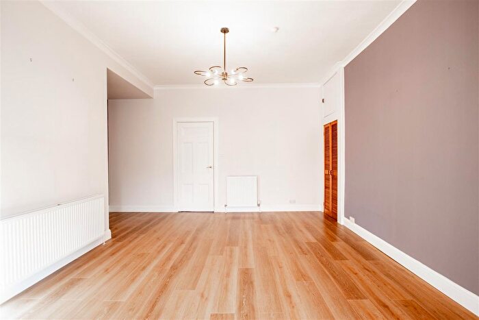2 Bedroom Flat To Rent In Catherine Street, Motherwell, ML1