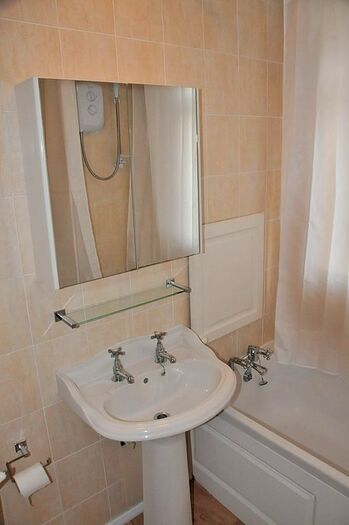 2 Bedroom Flat To Rent In Lymer Avenue, London, SE19
