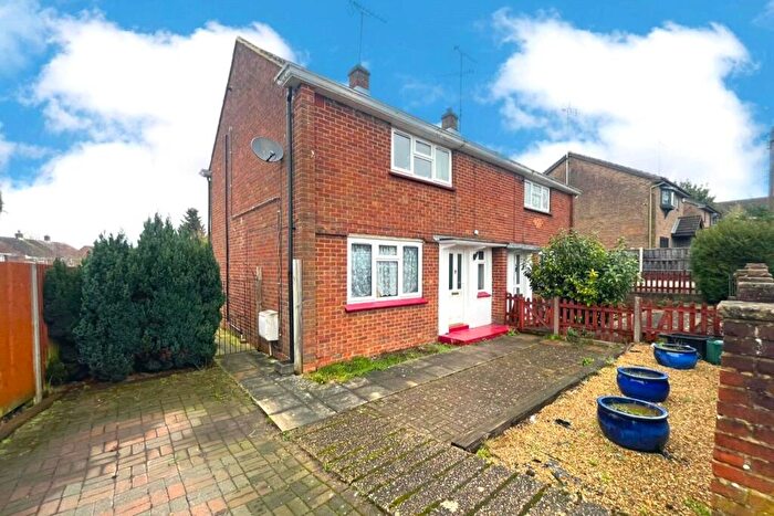 2 Bedroom Semi Detached House For Sale In Upper Way, Farnham, Surrey, GU9