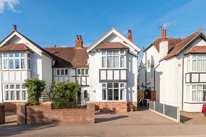 4 Bedroom Semi-detached House For Sale In Southcourt Avenue, Leighton Buzzard, LU7