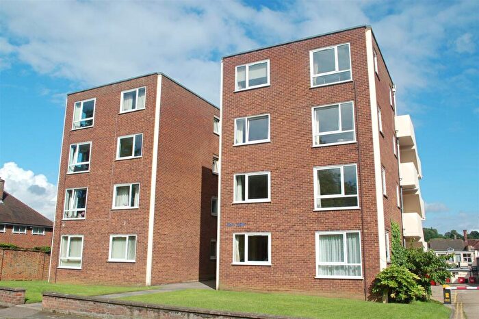 2 Bedroom Flat To Rent In Croft Court, Grammer School Walk, Hitchin, SG5